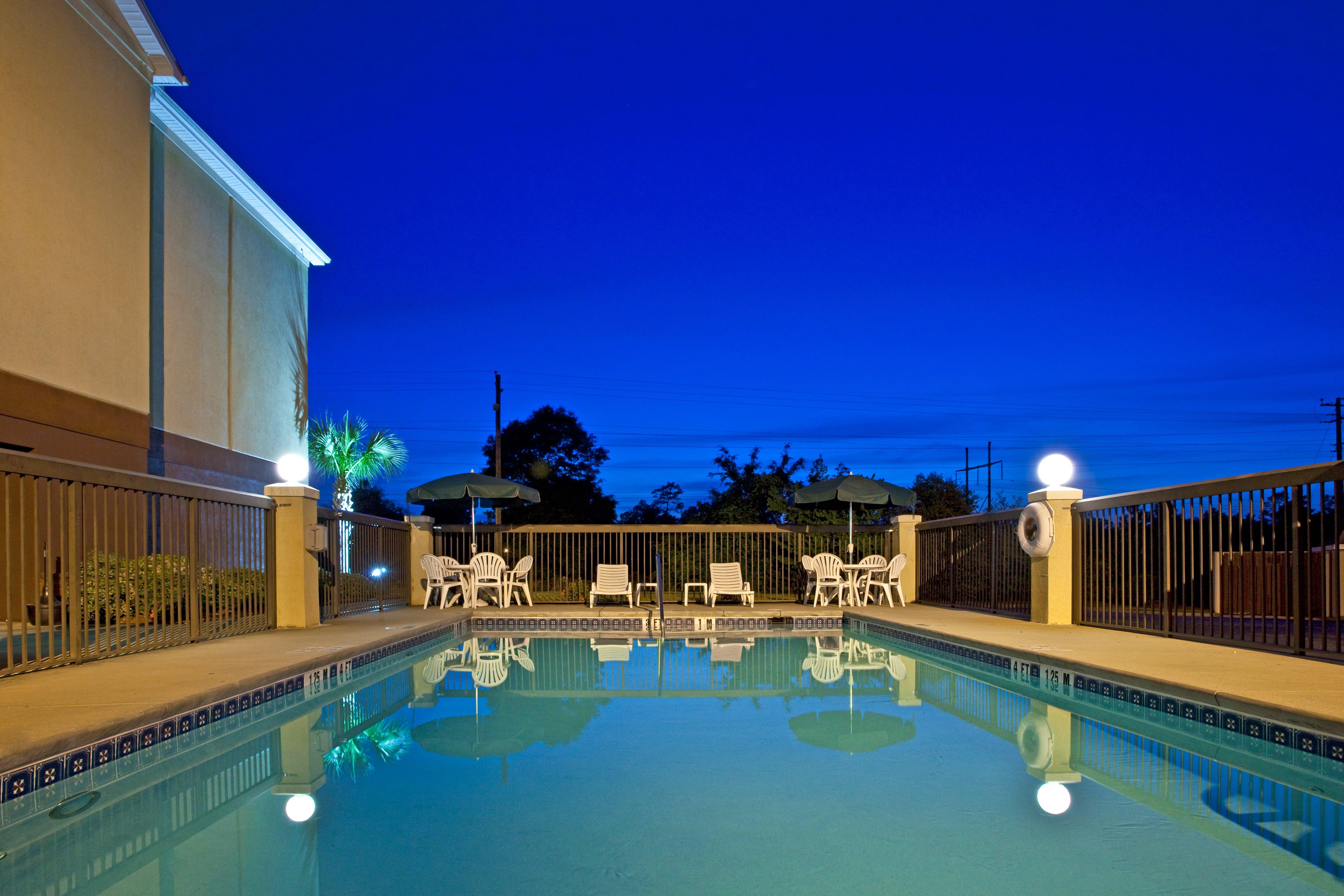 Holiday Inn Express & Suites Milton East I-10 By Ihg Exterior foto