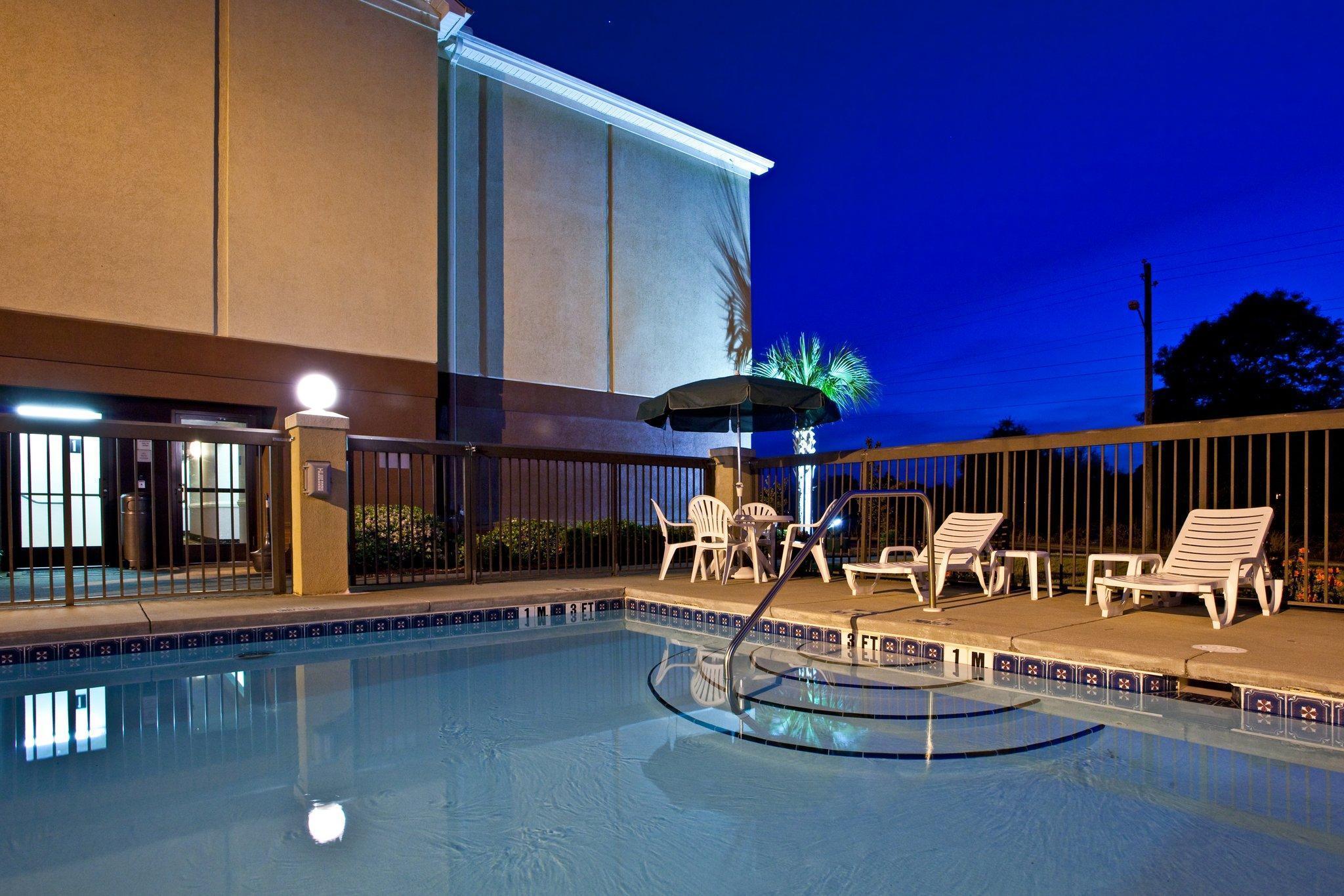 Holiday Inn Express & Suites Milton East I-10 By Ihg Exterior foto
