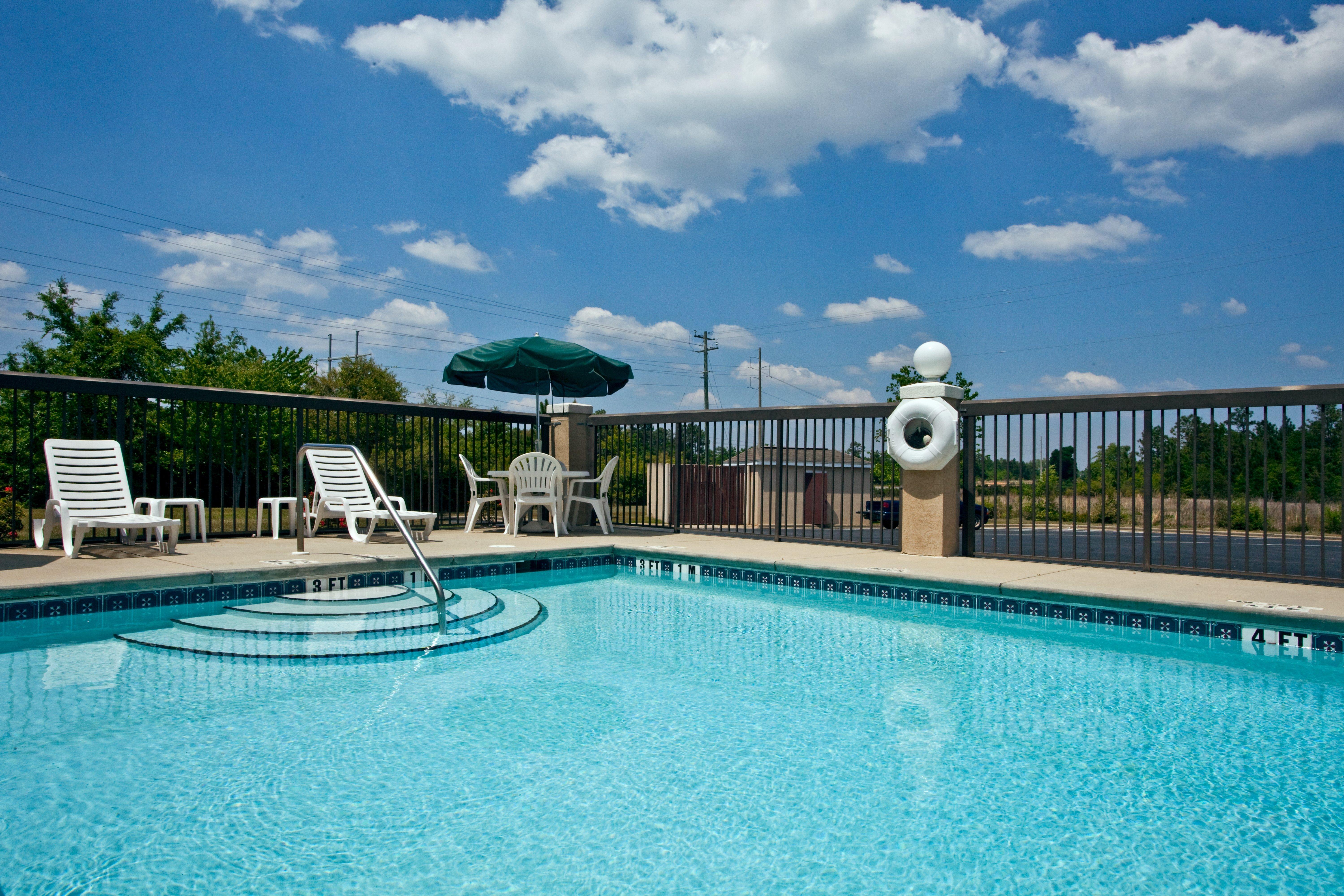 Holiday Inn Express & Suites Milton East I-10 By Ihg Exterior foto