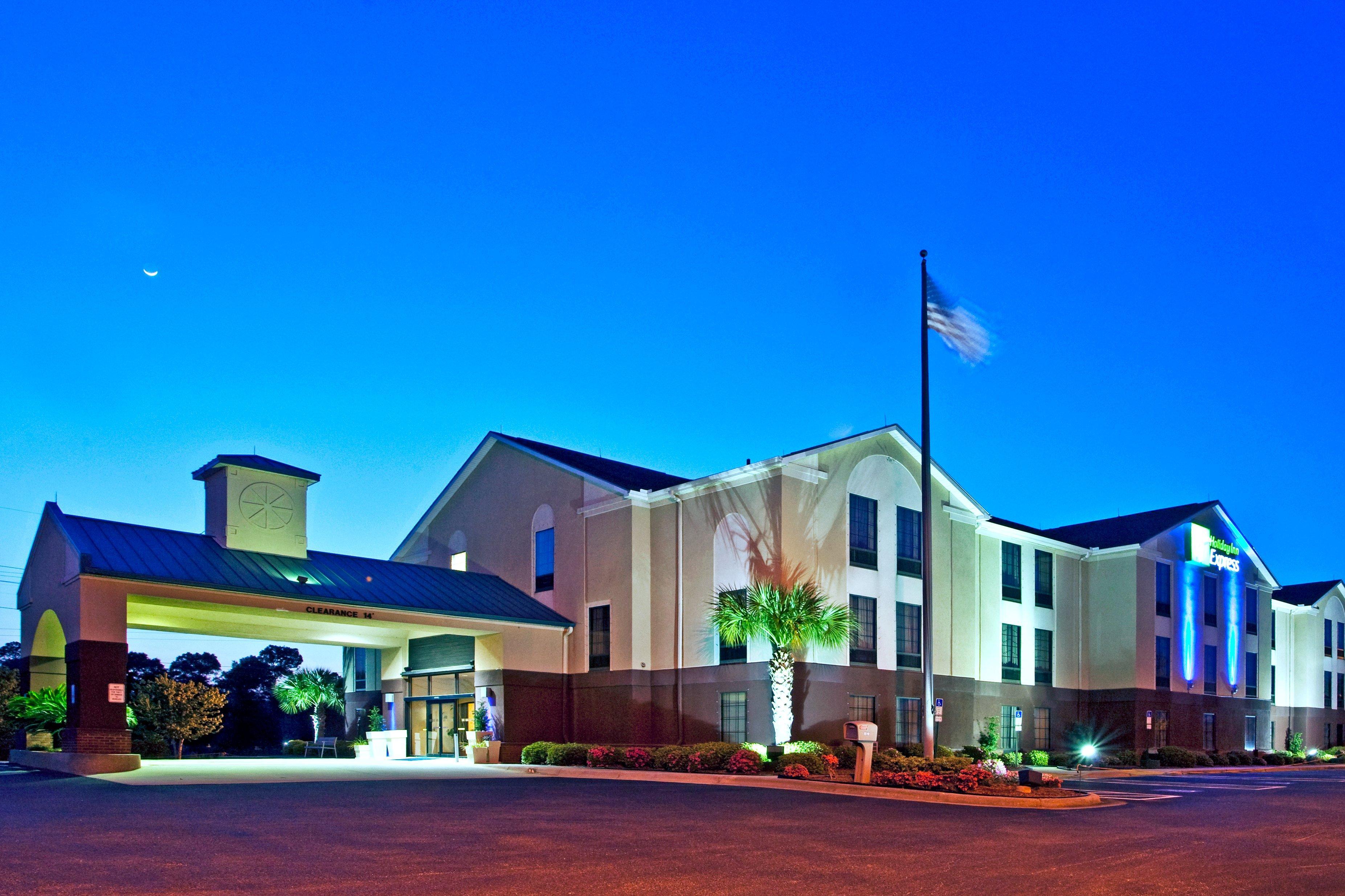 Holiday Inn Express & Suites Milton East I-10 By Ihg Exterior foto