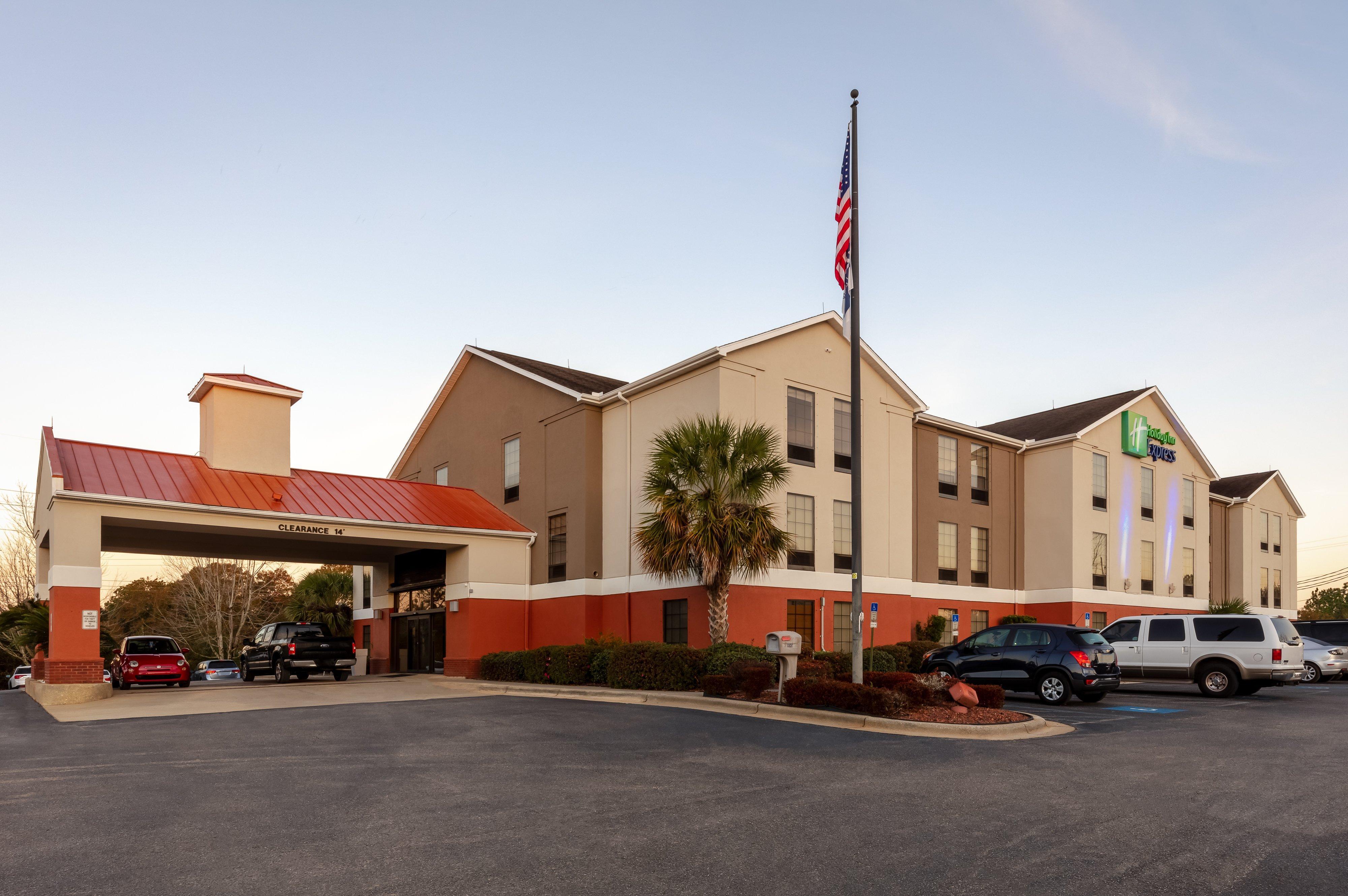 Holiday Inn Express & Suites Milton East I-10 By Ihg Exterior foto